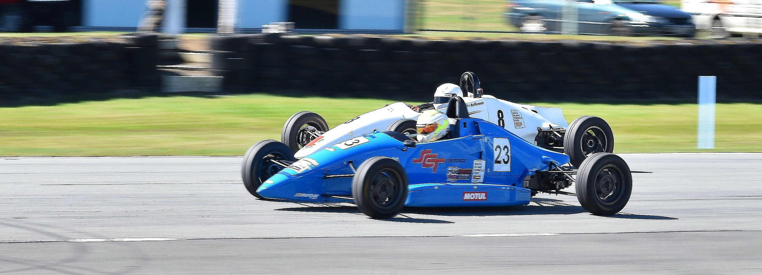  Invercargill drivers Jordan Michels in his Mygale FF battled Steve Heffernan in his Formula Ford all weekend with Michels the victor 