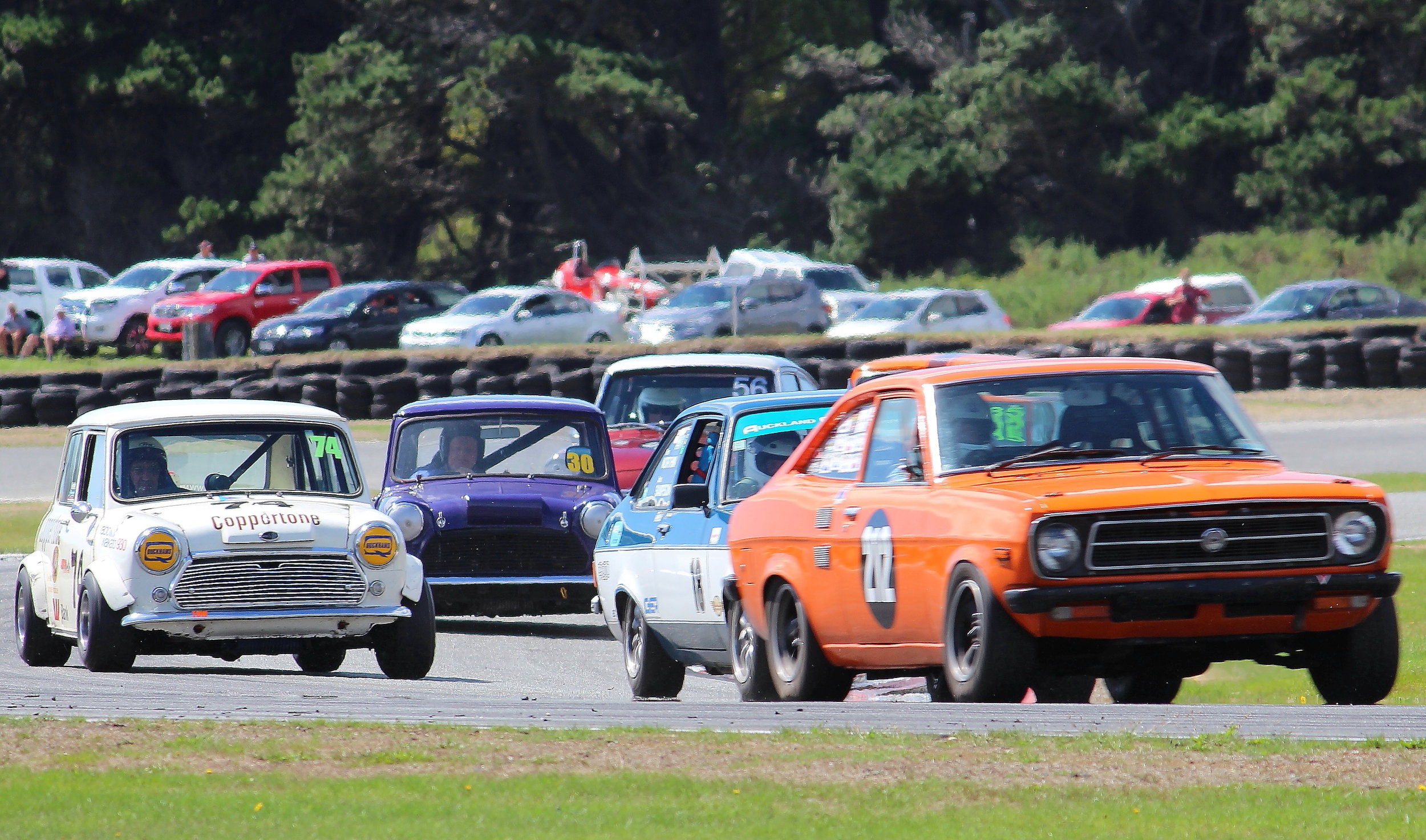  The bunch led by Brent Findlay’s (Timaru) little Datsun files through Castrol corner 