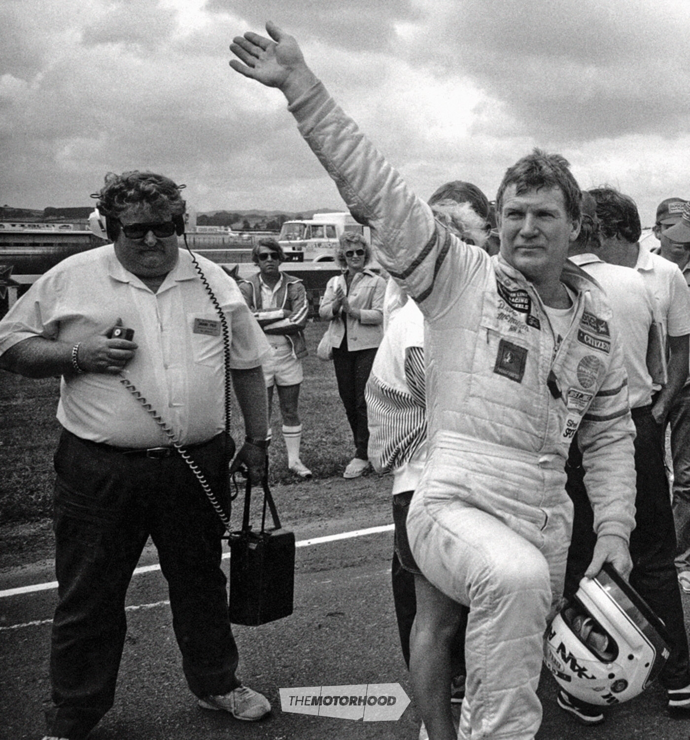 January 1981: Dave McMillan acknowledges the crowd after winning the New Zealand Grand Prix at Pukekohe